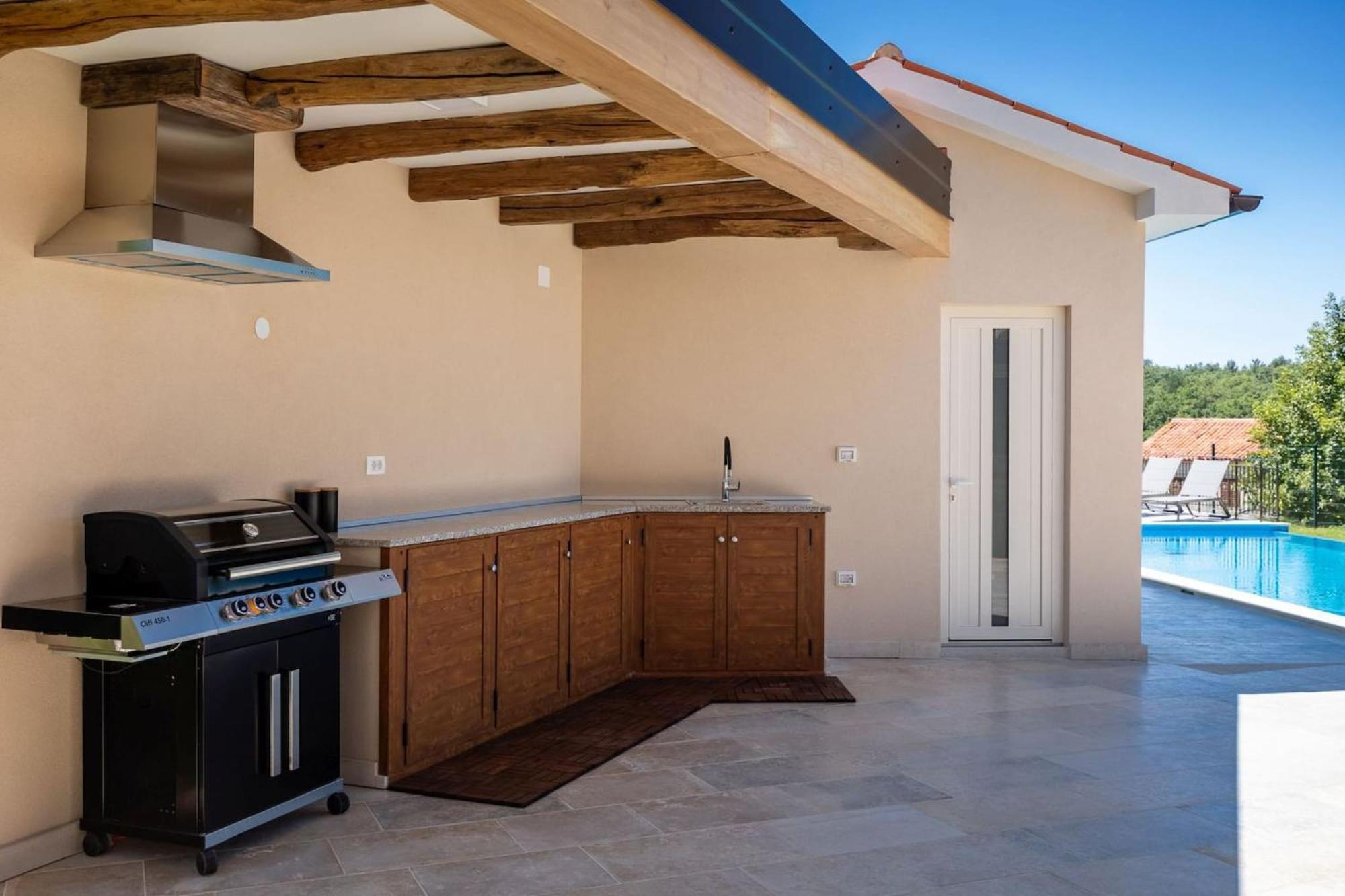Villa Rustic Kave With Wellness In *