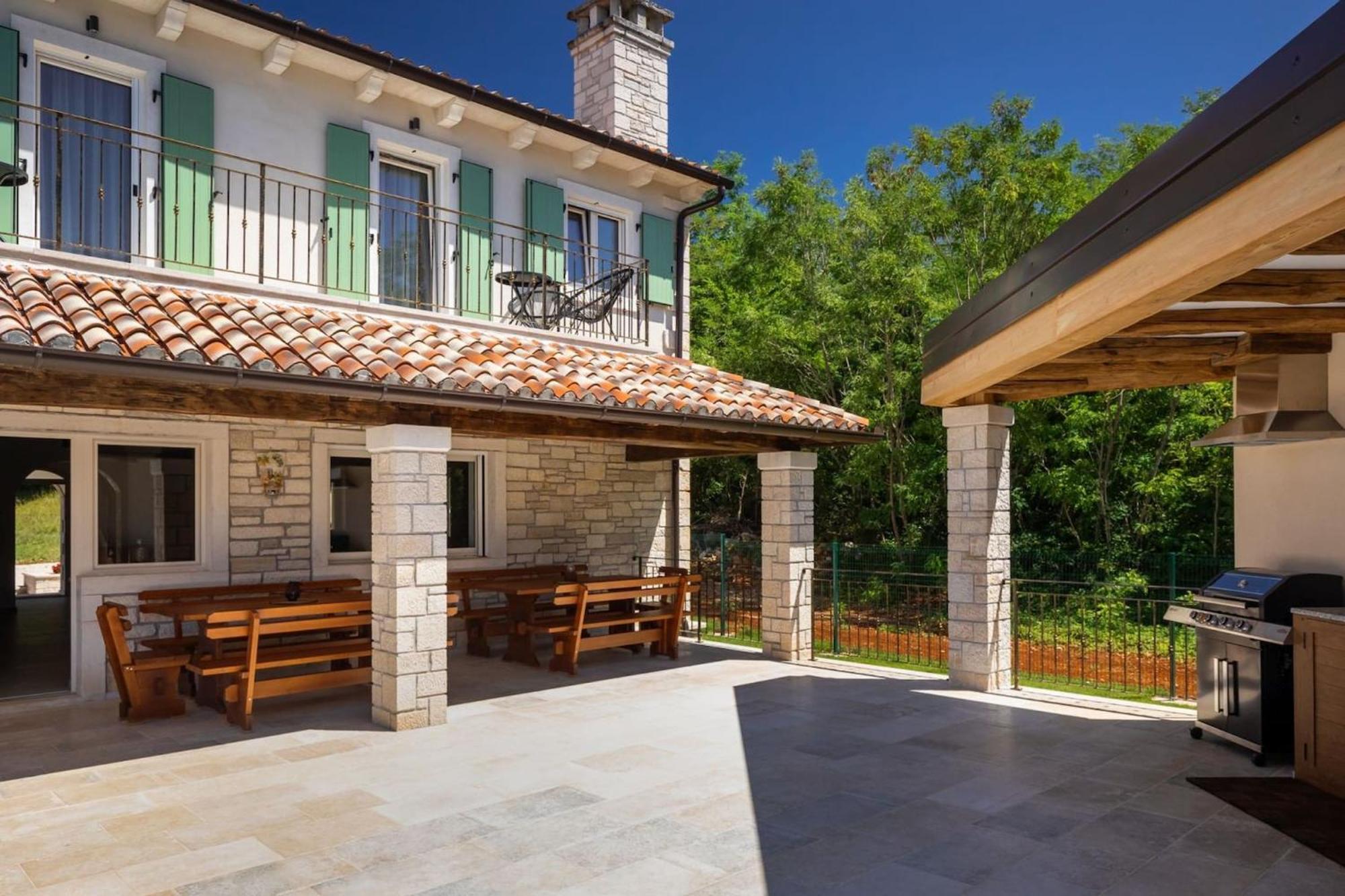 Rustic Kave With Wellness In *