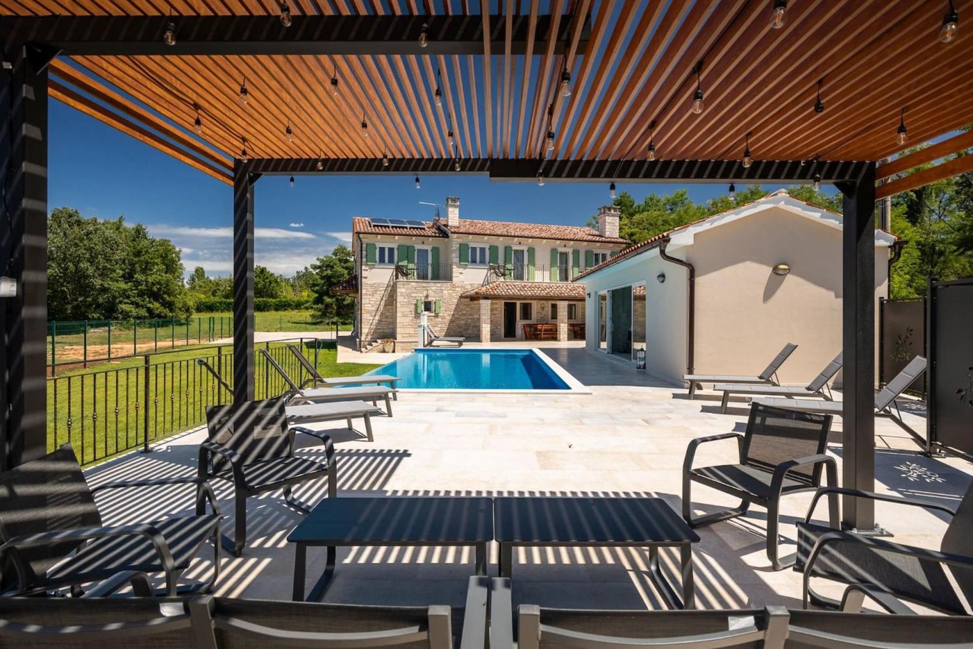 Rustic Kave With Wellness In Vila