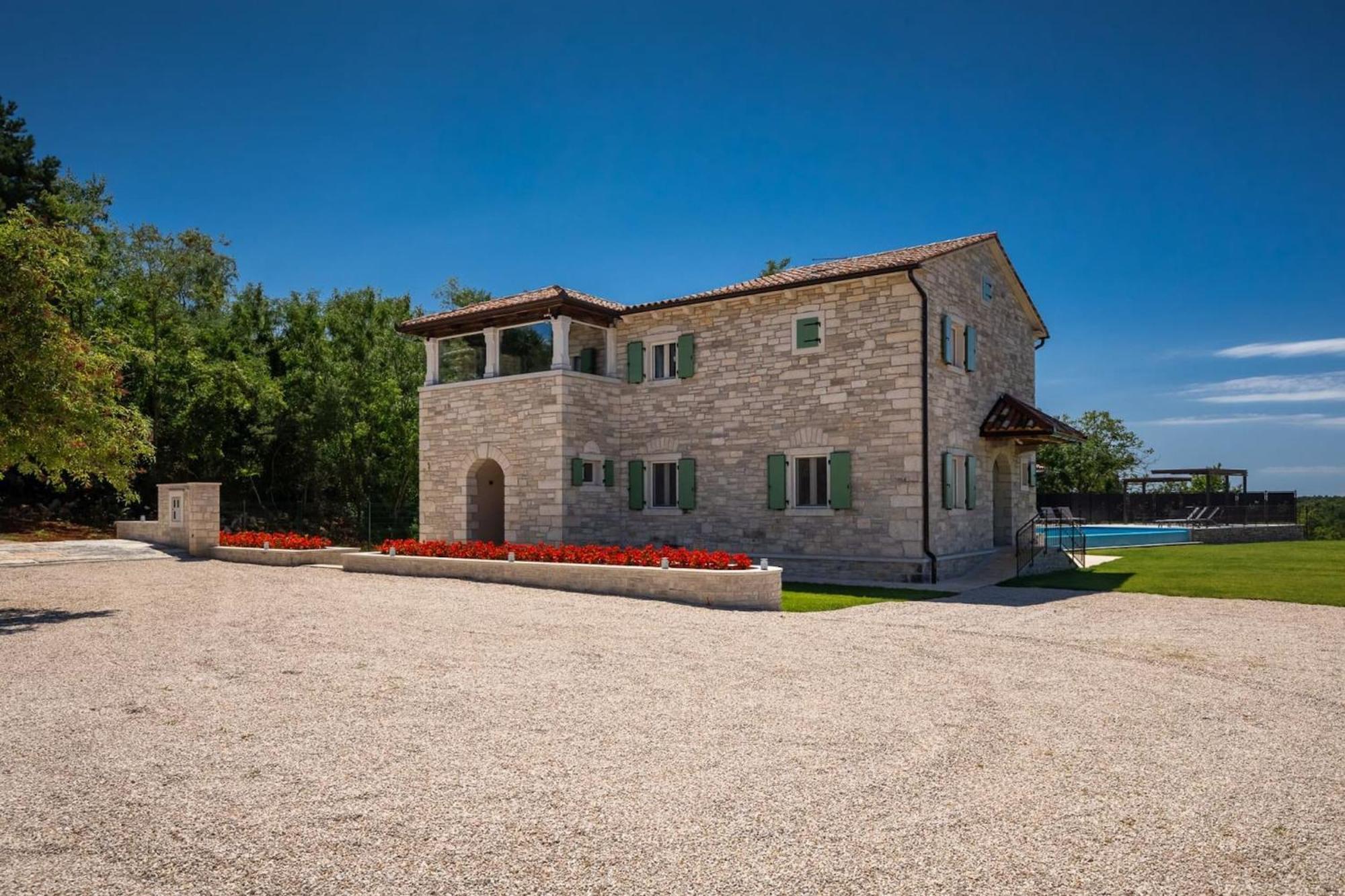Rustic Kave With Wellness In *