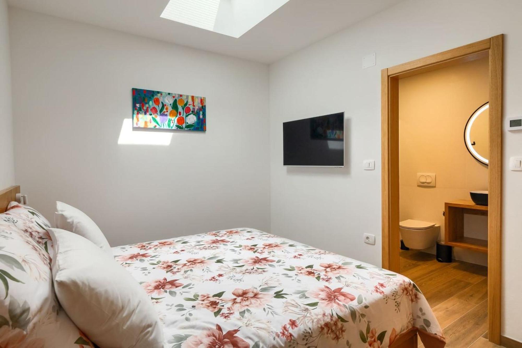 Rustic Kave With Wellness In *